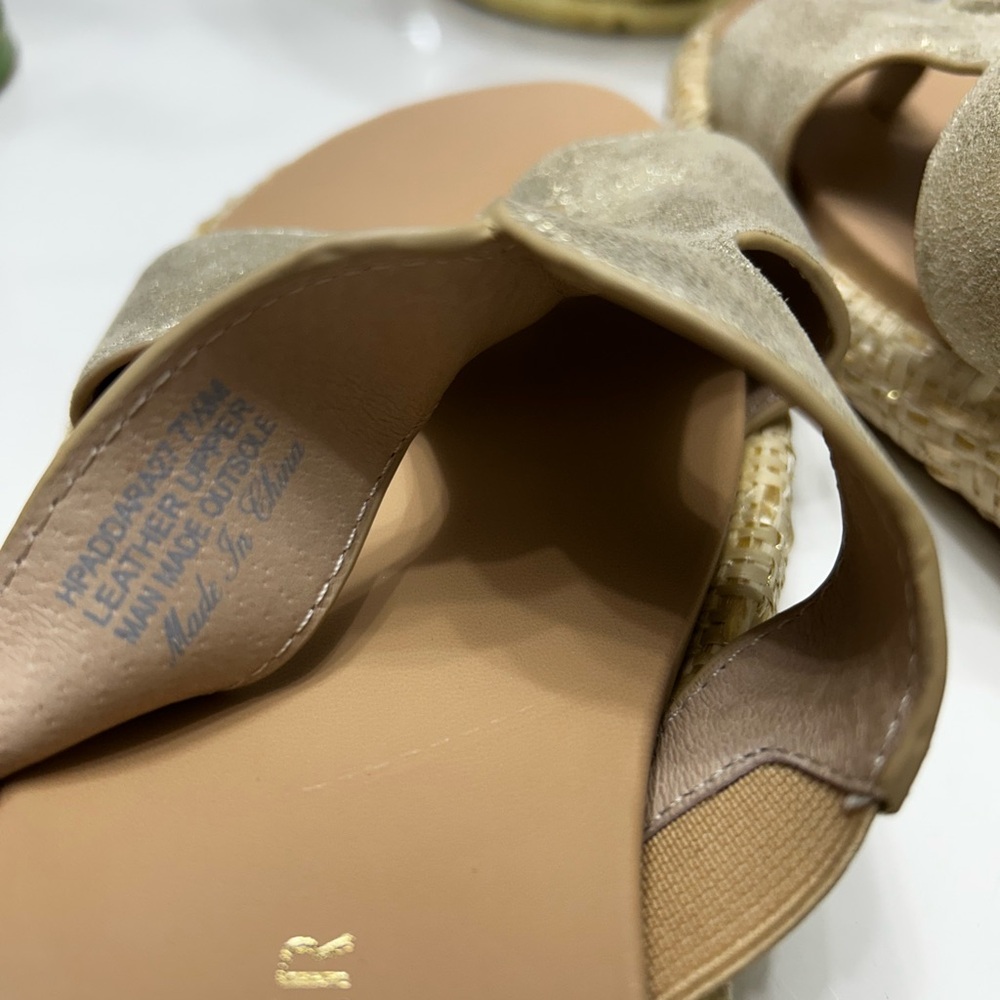 Donald J Pliner Women's Addara Flat Gold Slide Sandals Size 7.5 - Picture 9 of 9